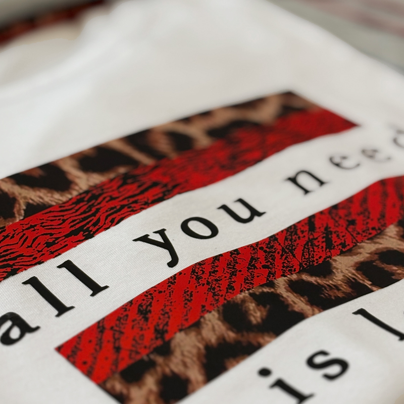 Alternative view of Remera All you need is love