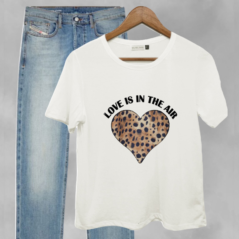 Remera Love Is In The Air